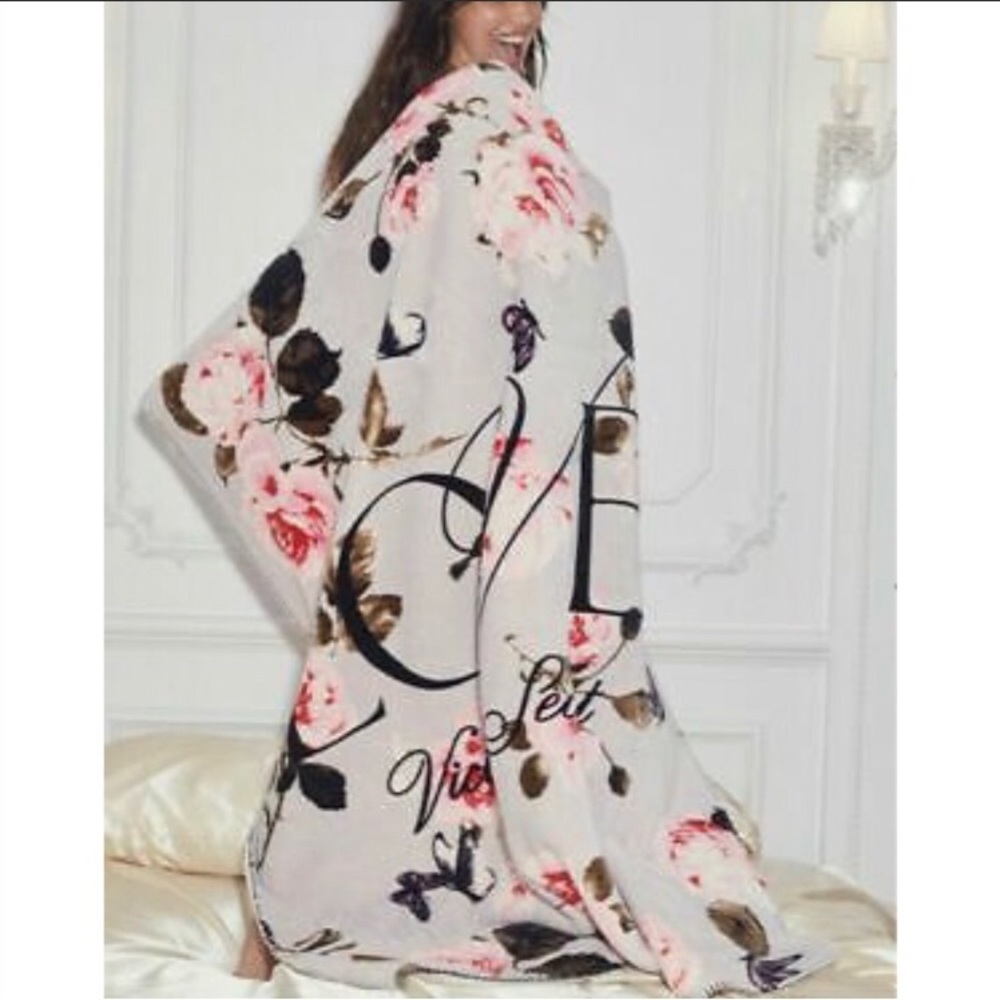 NIP. FLORAL VS SHERPA 50x60